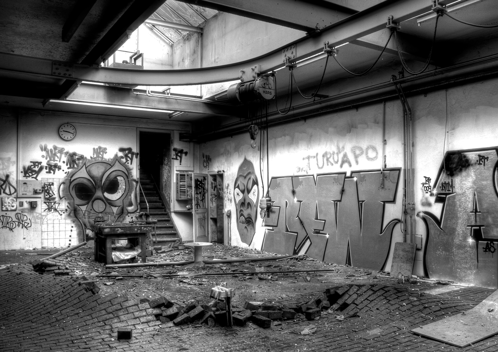 lost places - vergessene orte in der schweiz - cardinal-brauerei cardinal brauerei verlassen hdr hdri schwarz/weiss urban exploration