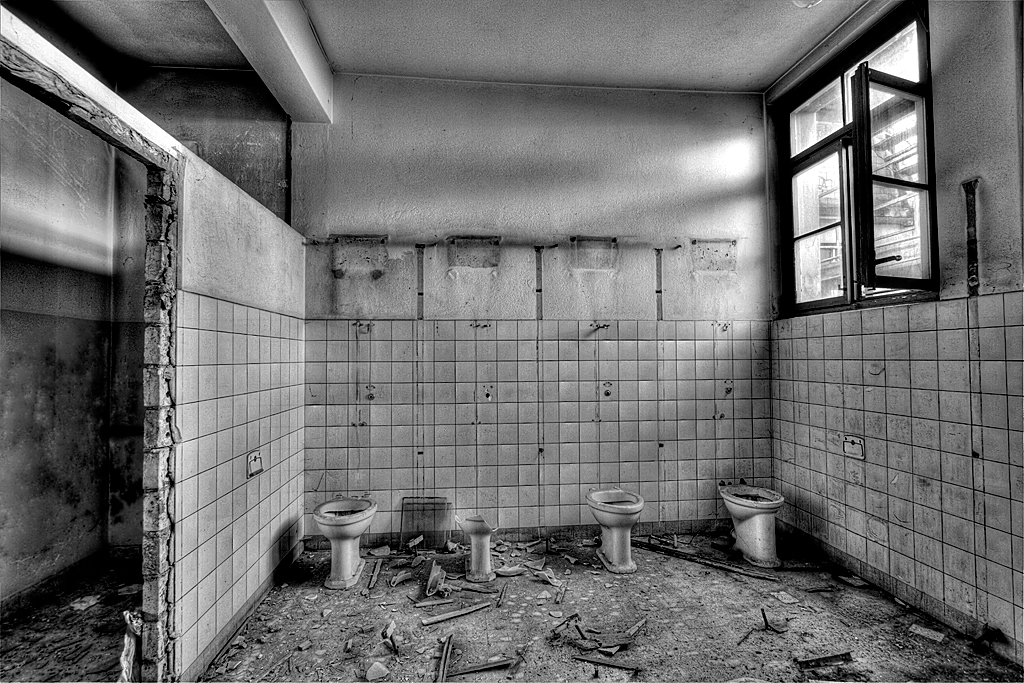 Alte Teigi G&uuml;mligen Bern hdr schwarz-weiss hdri urban exploration urbanexploration.ch urbanexp lost place lost places 2010