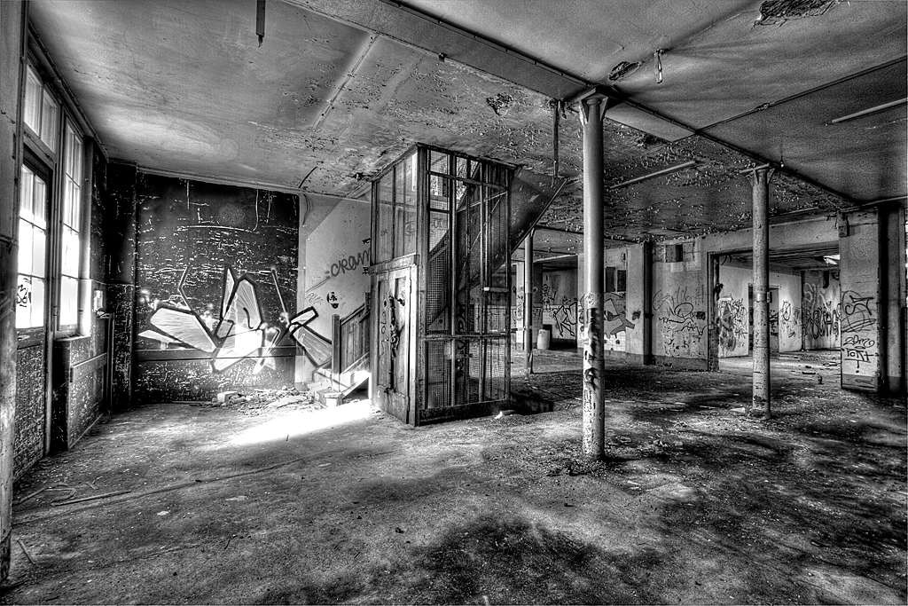 Alte Teigi G&uuml;mligen Bern hdr schwarz-weiss hdri urban exploration urbanexploration.ch urbanexp lost place lost places 2010