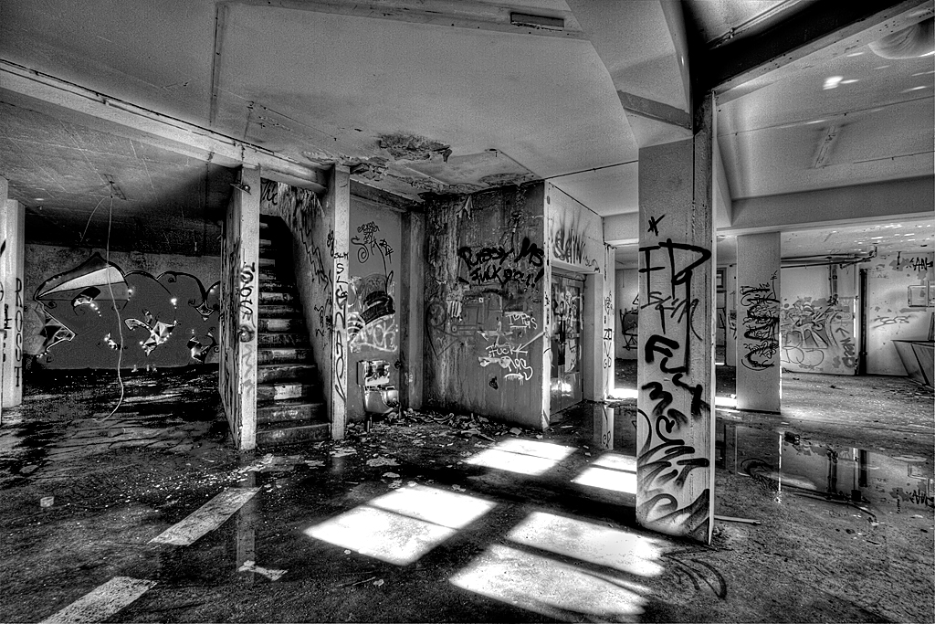Alte Teigi G&uuml;mligen Bern hdr schwarz-weiss hdri urban exploration urbanexploration.ch urbanexp lost place lost places 2010