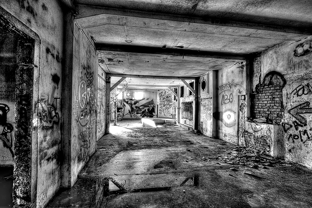 Alte Teigi G&uuml;mligen Bern hdr schwarz-weiss hdri urban exploration urbanexploration.ch urbanexp lost place lost places 2010