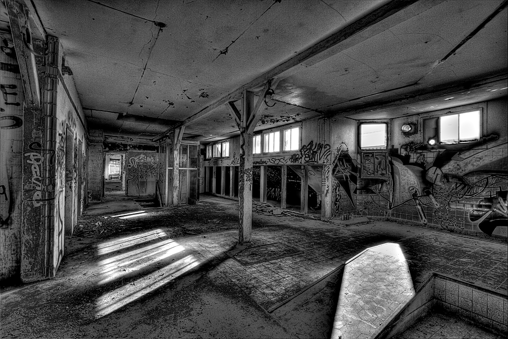 Alte Teigi G&uuml;mligen Bern hdr schwarz-weiss hdri urban exploration urbanexploration.ch urbanexp lost place lost places 2010